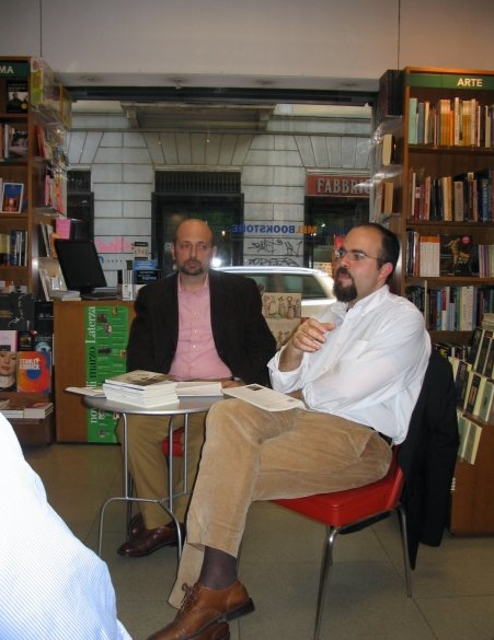 Con Piersandro Pallavicini alla libreria Il Libraccio di Milano. Presentazione di "Buon lavoro" (3 maggio 2006)