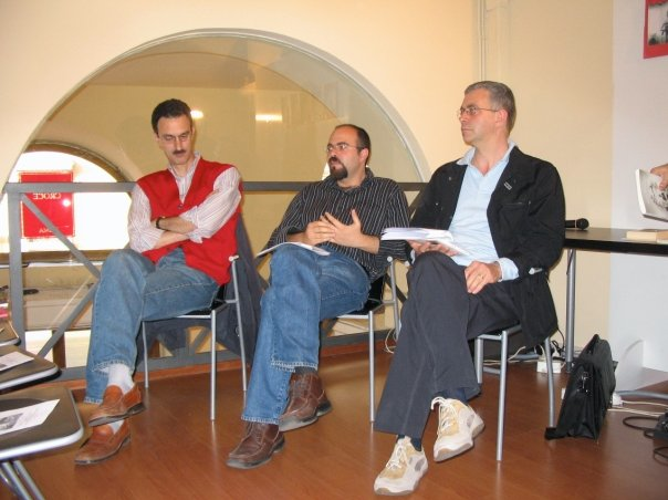 Con Elvio Cipollone e Alessio Brandolini (de I Libri In Testa) alla Libreria Croce di Roma. Presentazione di "Buon lavoro" (27 maggio 2006)